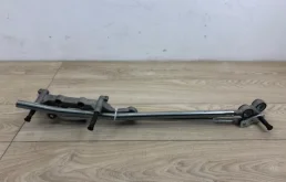 Трапеция стеклоочистителей для Audi Q7 2009 года на фотографиях