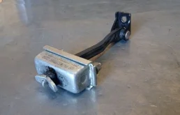 Ограничитель двери передней Ford Kuga I (2008—2012) 2012 белый