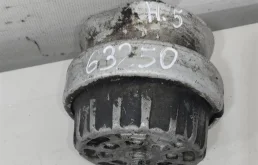 Подушка крепления двигателя 4F0199379K  3.0 Бензи
