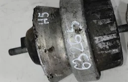 Подушка крепления двигателя 4F0199379K  3.0 Бензи