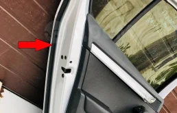 Уплотнительная резинка двери нижняя Skoda Octavia III (2013—2017)