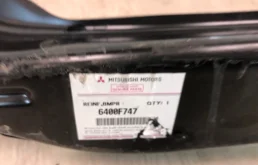 Усилитель бампера передний нижний для Mitsubishi Pajero Sport 2008 года на фотографиях