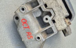 Опора КПП левая  Skoda Octavia (A5 1Z-) 2004-2013