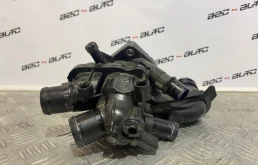 Корпус термостата системы охлаждения ДВС для Citroen C5 2012 года на фотографиях