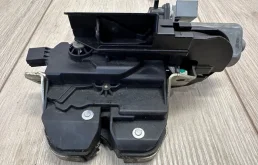 Замок крышки багажника с доводчиком VW Touareg 2 2010 - 2018 7P