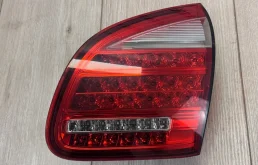 Фонарь в крышку багажника Porsche Cayenne 2011 958 (92A)