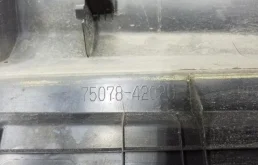 Молдинг двери задний левый для Toyota RAV4 2015 года на фотографиях