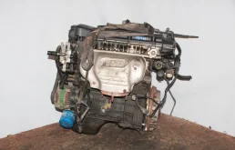 Двигатель без навесного для Hyundai Lantra на фотографиях