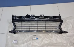 Решётка в бампер центральная для Renault Logan 2 2014-