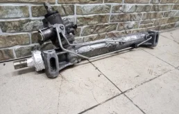 Рулевая рейка для Audi Q5 2016 года на фотографиях