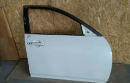 стекло правой передней двери для Infiniti G V36 2006-2009