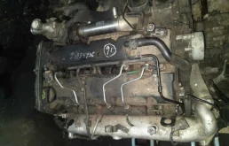 Двигатель без навесного для Kia Carnival 2000 года на фотографиях