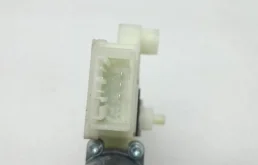 Мотор стеклоподъемника передний правый для Skoda Rapid 2019 года на фотографиях