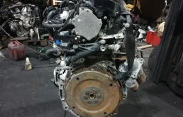 Двигатель без навесного для Ford Kuga 2015 года на фотографиях