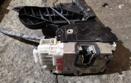 Замок двери задний левый для Mercedes-Benz GL class X164 2006-2012