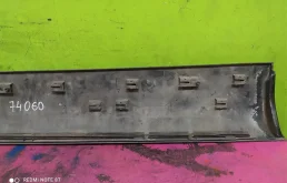 Молдинг двери передний правый для Audi Q7 2009 года на фотографиях