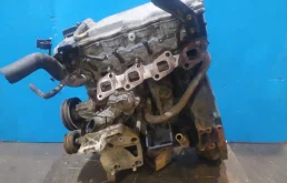 Двигатель без навесного для Nissan Navara 2002 года на фотографиях