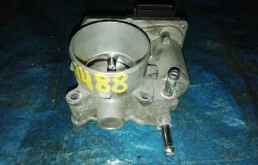 Дроссельная заслонка для Toyota RAV4 2015 года на фотографиях