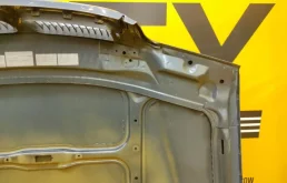 Капот для BMW 7er 2001 года на фотографиях