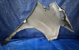 Крылья для Toyota Alphard 2005 года на фотографиях