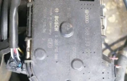 Блок дроссельной заслонки для Audi A4 2004 года на фотографиях