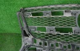 Кронштейн переднего бампера правый для Mercedes-Benz GL class 2015 года на фотографиях