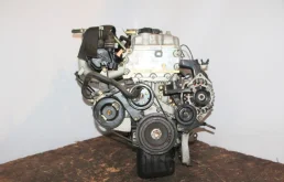 Двигатель для Nissan Primera 2006 года на фотографиях