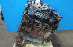 Двигатель без навесного для Nissan Pathfinder 1999 года на фотографиях