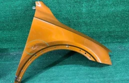 Крыло правое для Audi Q3 2011 года на фотографиях