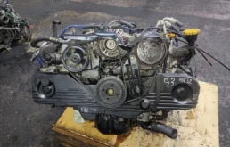 Двигатель для Subaru Legacy 2002 года на фотографиях