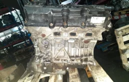 Двигатель без навесного для Chrysler 300C 2005 года на фотографиях