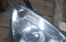 Фара правая для Opel Zafira 2005 года на фотографиях