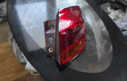 Фонарь внешний правый для Toyota RAV4 на фотографиях