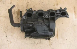 Впускной коллектор для Hyundai Solaris 2010 года на фотографиях