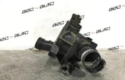 Корпус термостата системы охлаждения ДВС для Citroen C5 2012 года на фотографиях