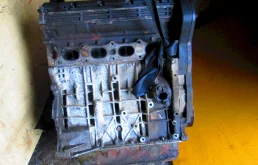 Двигатель без навесного для Peugeot 406 на фотографиях