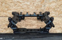 Подрамник двигателя для Mitsubishi Pajero 2007 года на фотографиях