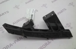 Усилитель переднего бампера для Audi Q7 2013 года на фотографиях