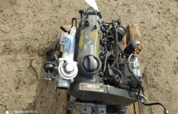 Двигатель без навесного для Volkswagen Polo 1999 года на фотографиях