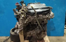 Двигатель без навесного для Nissan Pathfinder 2012 года на фотографиях