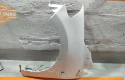 Крылья для Nissan Tiida 2012 года на фотографиях