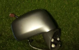 Стекла и зеркала для Nissan Tiida на фотографиях