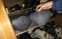 Подушка безопасности водителя (13299780) для Opel Astra H Седан 2004-2014