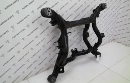 Задний подрамник для Audi Q7 2011 года на фотографиях