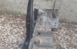 Стойка кузова центральная левая для Hyundai Solaris 2016 года на фотографиях