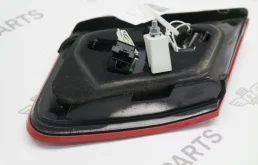 Фонарь внутренний правый для Mercedes-Benz E class 2009 года на фотографиях