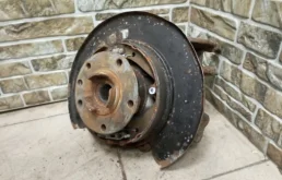 Кулак задний левый для Audi Q7 на фотографиях