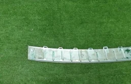 Накладка заднего бампера правая для Volkswagen Touareg 2007 года на фотографиях