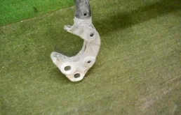 Подрамник двигателя для Audi Q7 2015 года на фотографиях