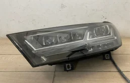 Фара ксенон левая для Audi Q7 2017 года на фотографиях